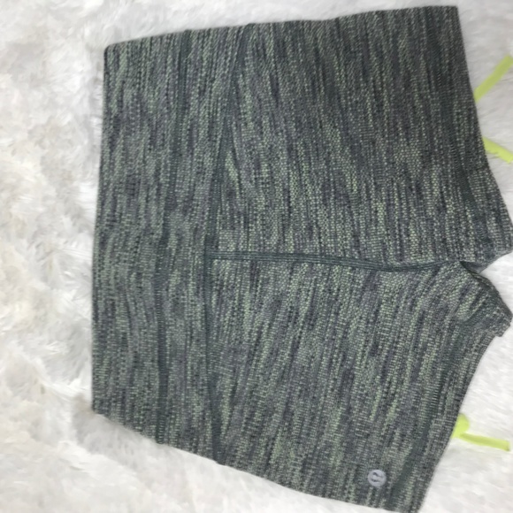 Lululemon Liberty Shorts Size 6 - Picture 7 of 7